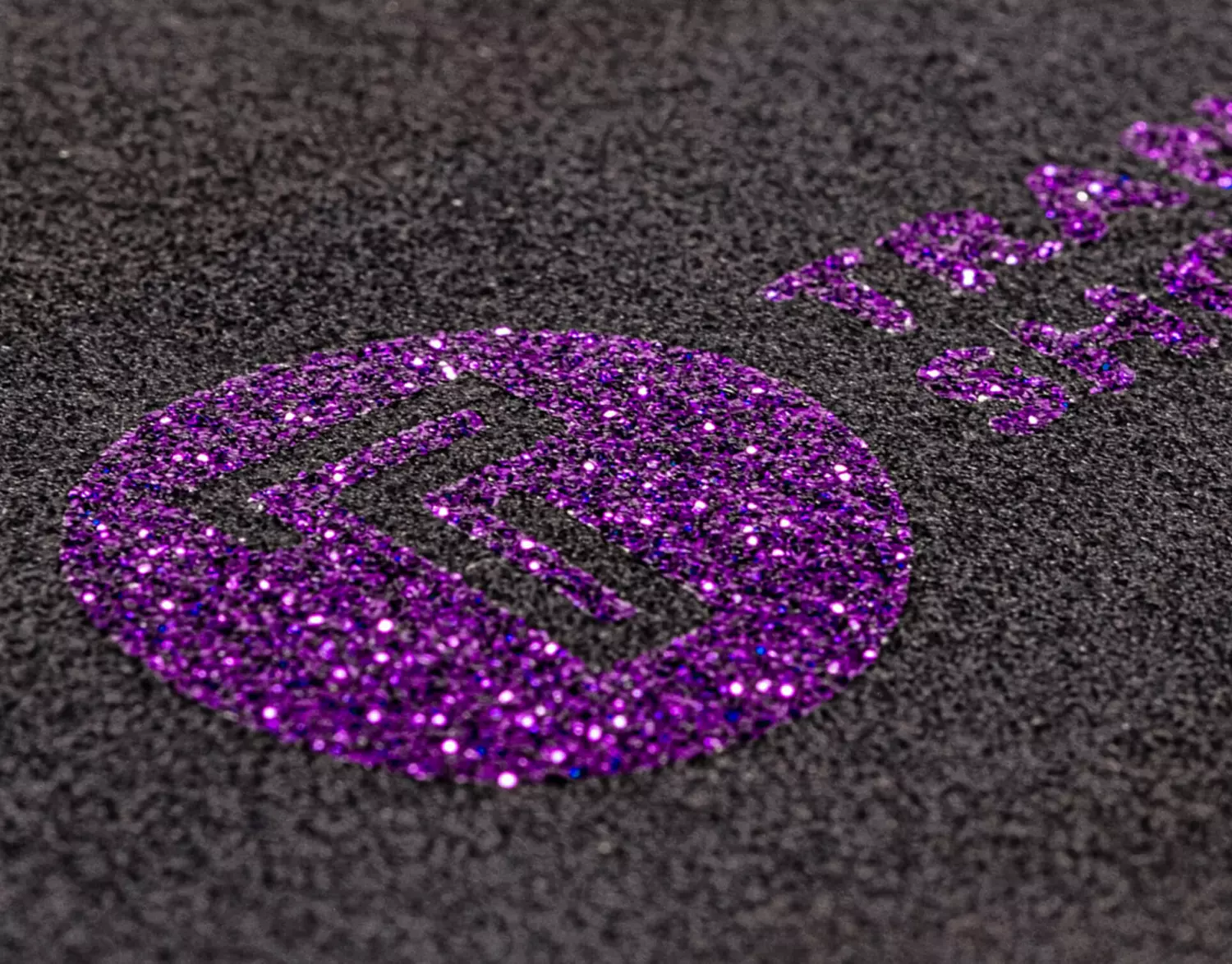 Stahls cad cut glitter eggplant 954 flexfolie detail 1